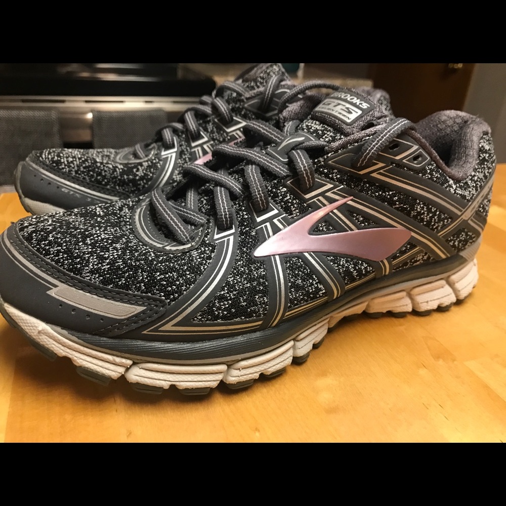 Brooks Adrenaline GTS 17 Running Shoes